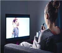 دراسة: الإفراط في مشاهدة التلفزيون يسبب التبول المتكرر ليلًا