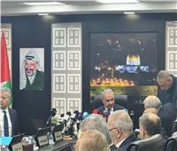 رئيس الوزراء الفلسطيني يقدم استقالة الحكومة إلى الرئيس محمود عباس