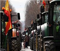 «ثورة الفلاحين».. المزارعون في إسبانيا يقطعون الطريق إلى فرنسا