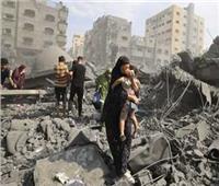 إعلام فلسطيني: 12 شهيدا و42 جريحا بقصف طيران الاحتلال لمنزل في وسط قطاع غزة