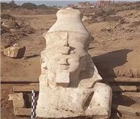 خبير أثري: الجزء المكتشف من تمثال رمسيس الثاني بالمنيا يكشف قوة حكمه