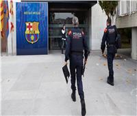 الشرطة تداهم مقر الاتحاد الكتالوني في برشلونة