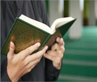 هل يجوز قراءة القرآن من المصحف في صلاة التراويح ؟.. الإفتاء تُجيب