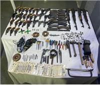 الأمن العام يداهم ورشة ويضبط 33 قطعة سلاح ناري بأسيوط
