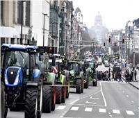 فيديو| مزارعون على متن جرارات يغلقون شوارع في بروكسل 