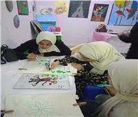 ورشة عمل حرفية لتعليم فتيات الشرقية فن الزخرفة والرسم على القماش 