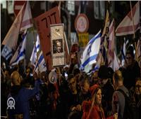 أهالي الأسرى الإسرائيليين يُطالبون نتنياهو بالاستقالة ويتهمونه بعرقلة "صفقة" تعيد ذويهم