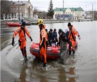 مواصلة عمليات الإجلاء في المناطق المتضررة من الفيضانات في روسيا