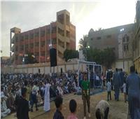 الألاف يؤدون صلاة عيد الفطر المبارك في ساحة مركز الشباب بقرية ريدة بالمنيا