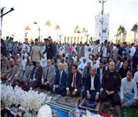 حشود من أهالي الأقصر يؤدون صلاة العيد بساحة السيد أبو الحجاج| صور