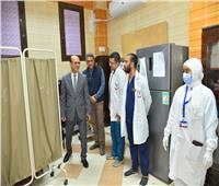 رئيس جامعة أسيوط يشارك المرضى والأطباء بمستشفيات الجامعة فرحة عيد الفطر