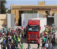 عودة شاحنات المساعدات بعد تفريغ حمولاتها بقطاع غزة