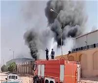 السيطرة على حريق اندلع داخل مصنع بالوراق