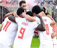 حسين لبيب يهنئ لاعبي الزمالك بالتأهل لنهائي الكونفدرالية ويعد بصرف مكافآت خاصة 