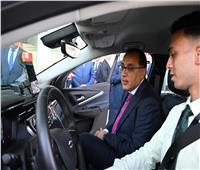 رئيس الوزراء يتفقد سيارات «تاكسي العاصمة» بالعاصمة الإدارية 