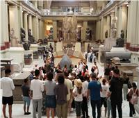 توافد كبير للمصريين والأجانب على المتاحف.. و15 ألف زائر بالمتحف المصري