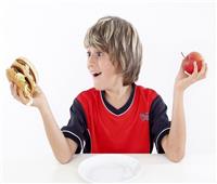أطعمة فائقة المعالجة تضعف صحة القلب والأوعية الدموية لدى الأطفال