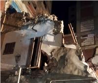 مصرع طفل وعامل إثر انهيار منزل قديم وسط الإسكندرية| صور