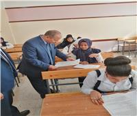 وكيل تعليم الأقصر يتفقد امتحانات الدبلومات الفنية بلجان إدارة الطود