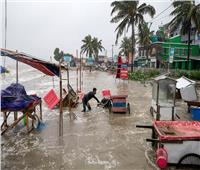 مصرع شخصين وإجلاء ما يقرب من 800 ألف جراء إعصار «ريمال» في بنجلاديش