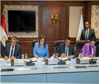 وزراء التخطيط والبيئة والإنتاج الحربي يوقعون عقود تنفيذ مصنع تدوير المخلفات الصلبة البلدية