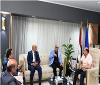 محافظ أسوان يناقش تنظيم فعاليات فنية مع عميد المعهد العالي للموسيقى الأسبق