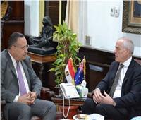 رئيس جامعة الإسكندرية يبحث التعاون مع سفير أستراليا 