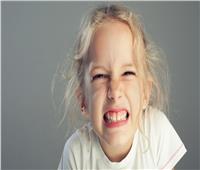 صرير الأسنان عند الأطفال.. الأسباب وكيفية إيقافه