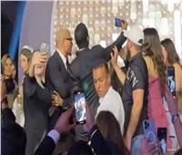 عزة مصطفى: «عمرو دياب بادر بالبلاغ ضد الشاب لأنه عارف إنه هيتسجن»