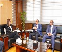 وزيرة التخطيط تناقش مع رئيس جهاز الإحصاء جهود وضع الاستراتيجية الوطنية