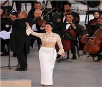 إطلالة أنيقة للنجمة ديانا كرزون في احتفالات اليوبيل الفضي بالأردن 