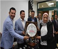 وزير الرياضة يُكرم الفائزين بالمراكز الأولى في مسابقات دوري الجمهورية وكأس مصر للشطرنج سيدات