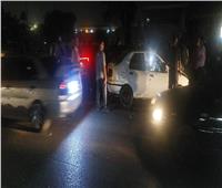 إصابة 3 أشخاص بينهما سيدة عربية في تصادم سيارتين ملاكي وسيارة ربع نقل بالعبور| صور