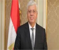 رئيس جامعة النيل الأهلية يهنئ الدكتور أيمن عاشور لتجديد الثقة به 