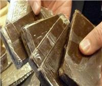 ضبط عاطل وبحوزته كمية من الحشيش بكفر شكر