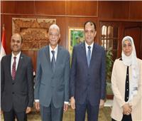 رئيس جامعة المنوفية يترأس لجنة اختيار عميد كلية الصيدلة