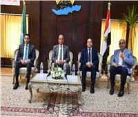 محافظ الفيوم ورئيس هيئة محو الأمية يبحثان آليات تنفيذ ندوات توعوية 