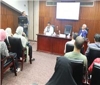 مسؤول ركن الخط العربي بجناح الأزهر يشارك في ندوة بمعرض الإسكندرية 