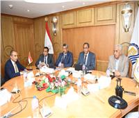 محافظ قنا يناقش آليات المخطط الاستراتيجي العمراني 