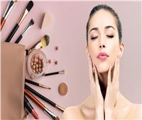 أخصائية تكشف تأثير الاستخدام المفرط للمنتجات التجميلية