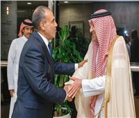 وزير الخارجية يصل السعودية في زيارة لتعزيز العلاقات الثنائية
