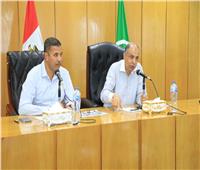 «حملات توعية وسيارات متنقلة».. محافظ المنيا يوجه بتسريع ملف التصالح