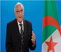 وزير الخارجية الجزائري يؤكد تطلعه للعمل مع نظيره التونسي الجديد لتعزيز العلاقات الثنائية