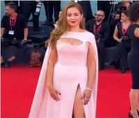 ريا أبي راشد تتألق بالأبيض في افتتاح مهرجان فينيسيا السينمائي