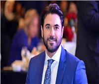 معجب يلتقط فيديو لسيارة أحمد عز.. تعرف على سعرها الخرافي