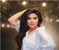 أمينة ترد على منتقدي تصرفها مع إحد العاملين في فرقتها