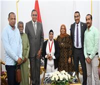 محافظ قنا يُكرم بطلة الميدالية البرونزية في دورة الألعاب البارالمبية بباريس