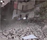 انتشال 3 جثث لسيدتين وطفلة من أسفل عقار شبرا مصر| صور 