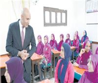 انطلاق العام الدراسى الجديد.. «عبد اللطيف» فى طابور الصباح مع تلاميذ سوهاج