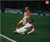 شاهد| عمر مرموش يتلاعب بدفاعات جلادباخ ويسجل هدفا رائعا